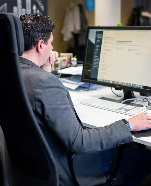 Juan trabajando - kit digital